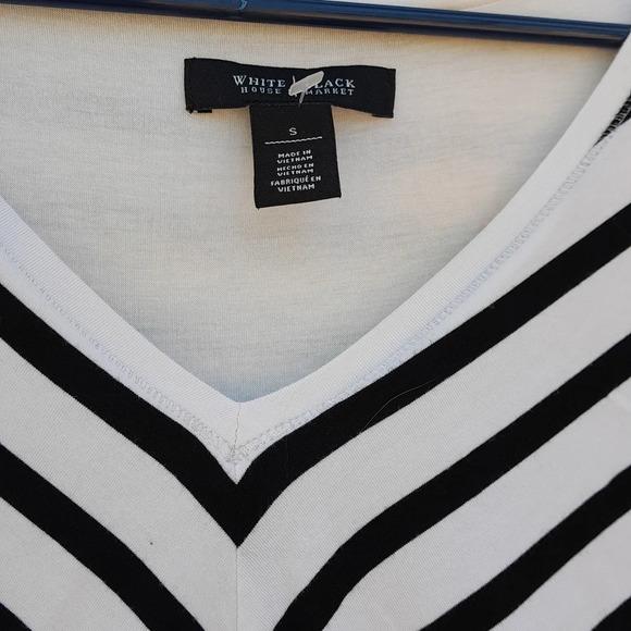 White House Black V-Neck Sheath Black White Small Dress - Picture 2 of 6